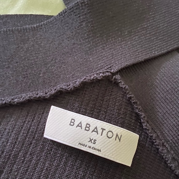 aritzia black sculpt knit cross cross cropped tank - Picture 2 of 2